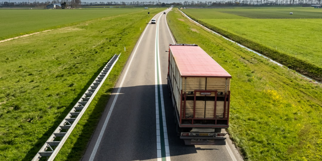 Systemy GPS w pojazdach ciężarowych – przewodnik po nowoczesnych rozwiązaniach